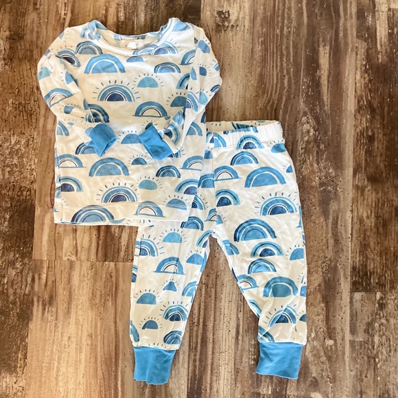 Angel dear 6-12 months pajamas blue rainbows two piece set pjs - Picture 3 of 4